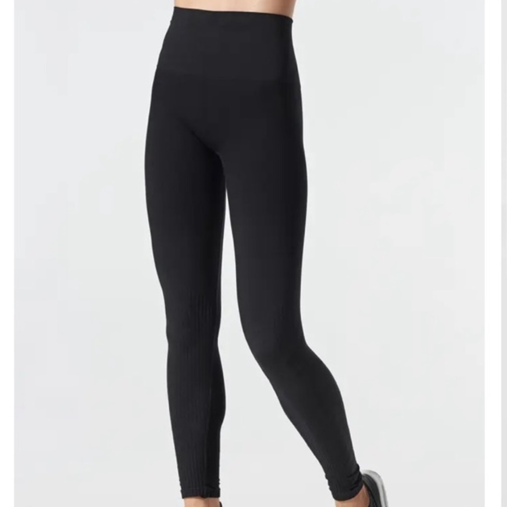Blanqi Black Ribbed‎ Support Leggings. Size Medium.